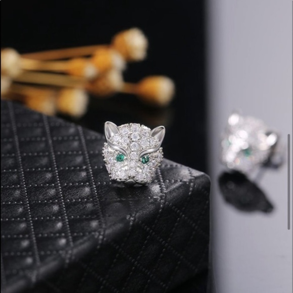 New 14k white gold Emerald Diamond Panther Cat Earrings